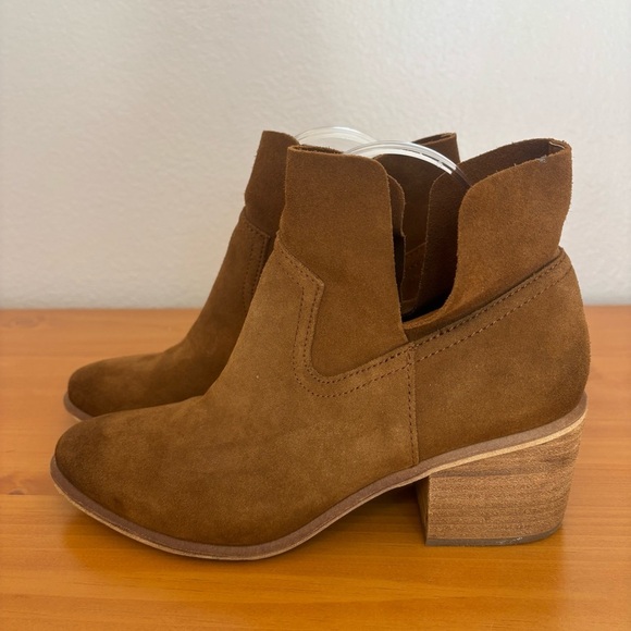 BP Tan Suede Ankle Boots with Block Heel Size 8.5 - Picture 3 of 10